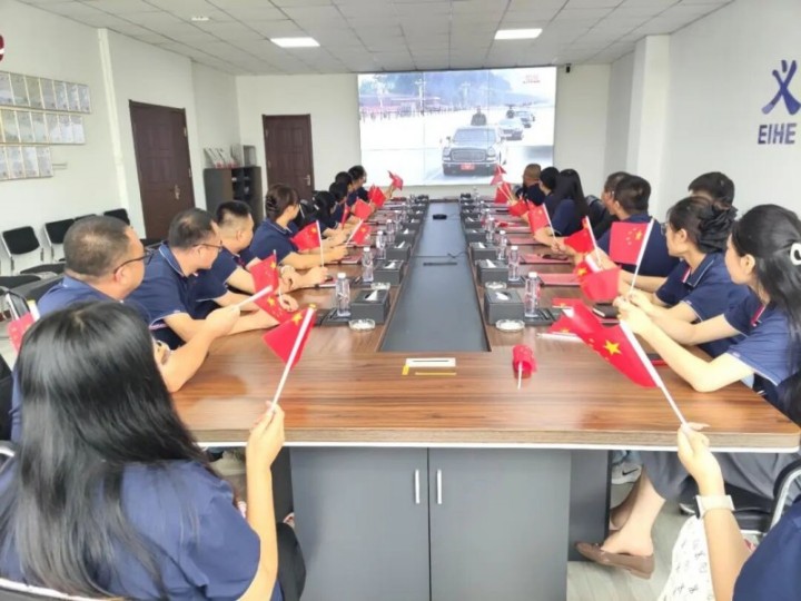 Il-Grupp tal-Istruttura tal-Azzar tal-EIHE Organizza Wiri tax-Xandira Live tat-93 Parata Militari