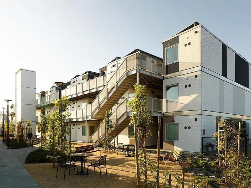 Djar tal-Kontenituri Prefabbrikati b'ħafna Storja